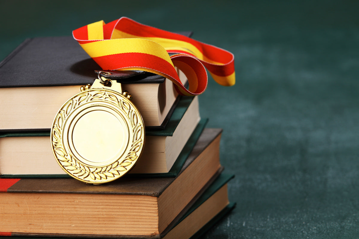 How to Choose the Perfect Academic Medallions for Graduates in the USA ...