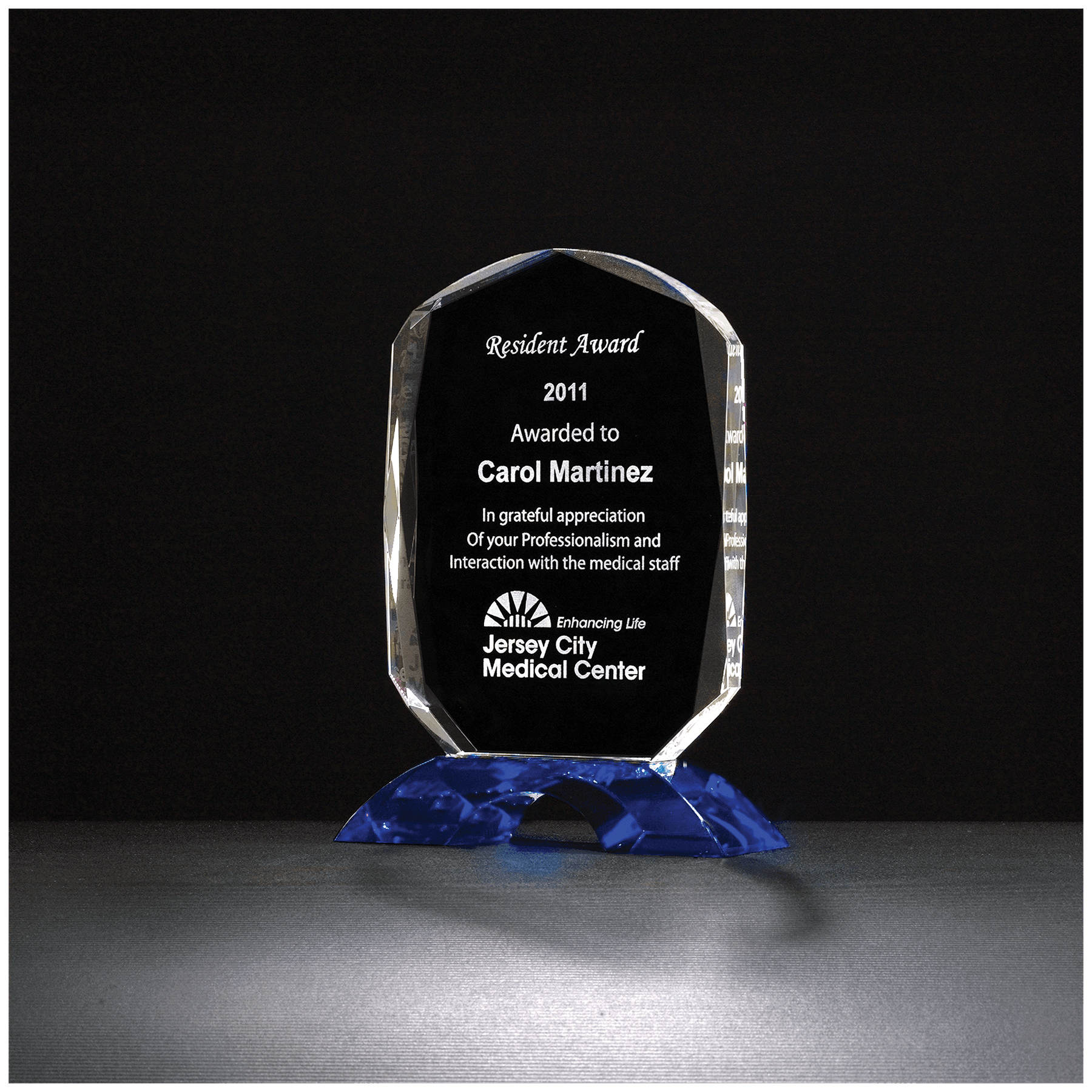 4 1/2" x 6 1/8" Diamond Series Clear Crystal Award with Cobalt Blue Crystal Base
